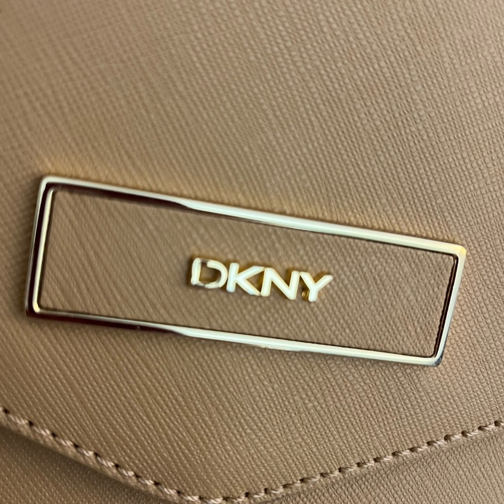 DKNY Tan Envelope Women's shoulder Bag - Picture 4 of 7